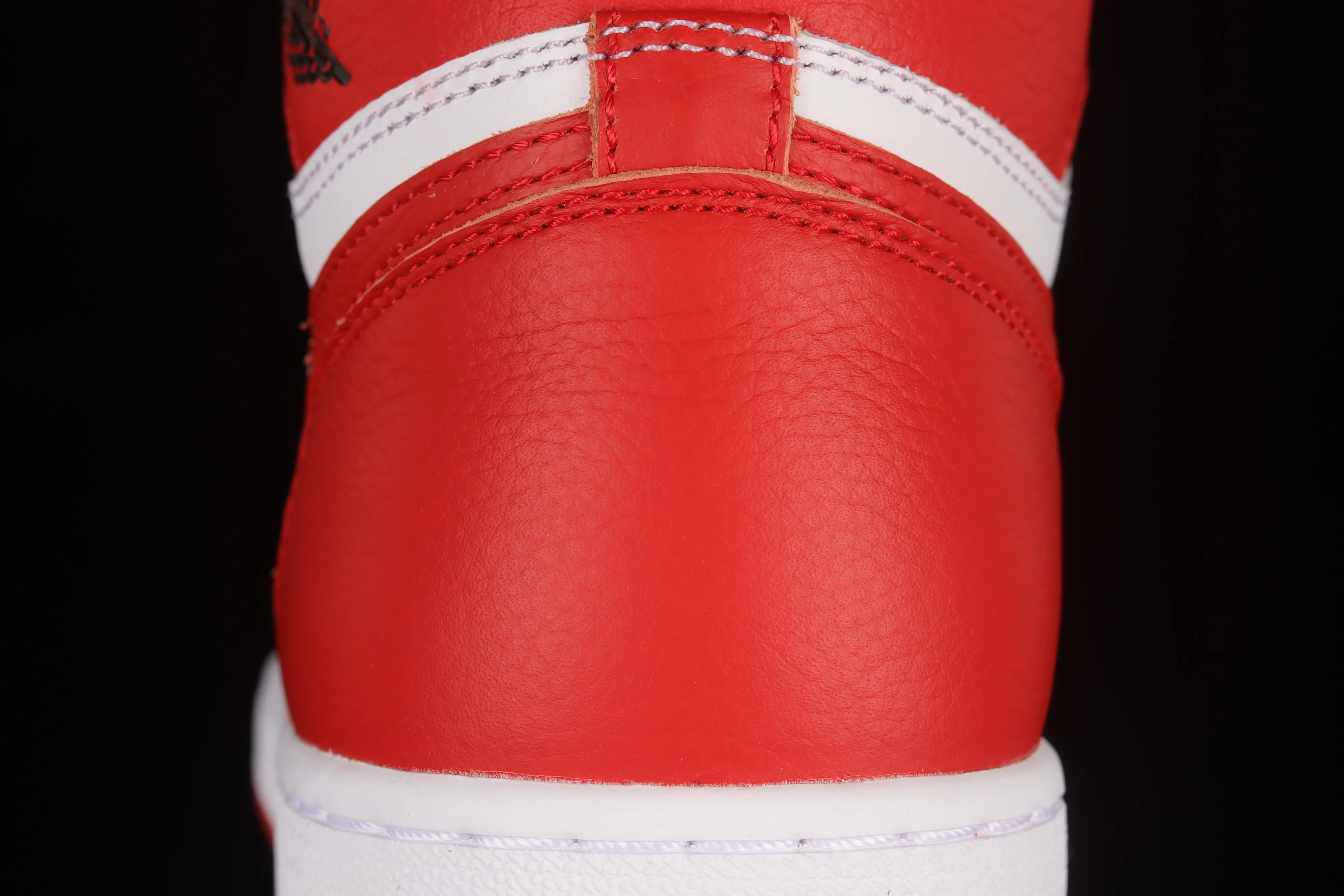 All categories Air Jordan Jordan series basketball shoes Air Jordan 1 High pure original version Air Jordan 1 High OG AJ1 Joe 1 white and red retro high-top cultural basketball shoes 555088-161